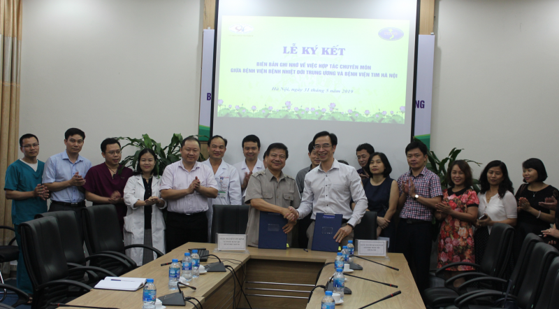 Bệnh viện Tim Hà Nội và Bệnh viện Bệnh Nhiệt đới Trung ương ký kết hợp tác chuyên môn